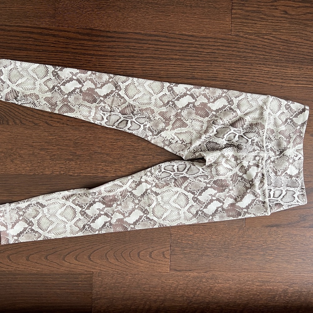 Victoria Secret’s leggings 7/8 - Picture 5 of 7